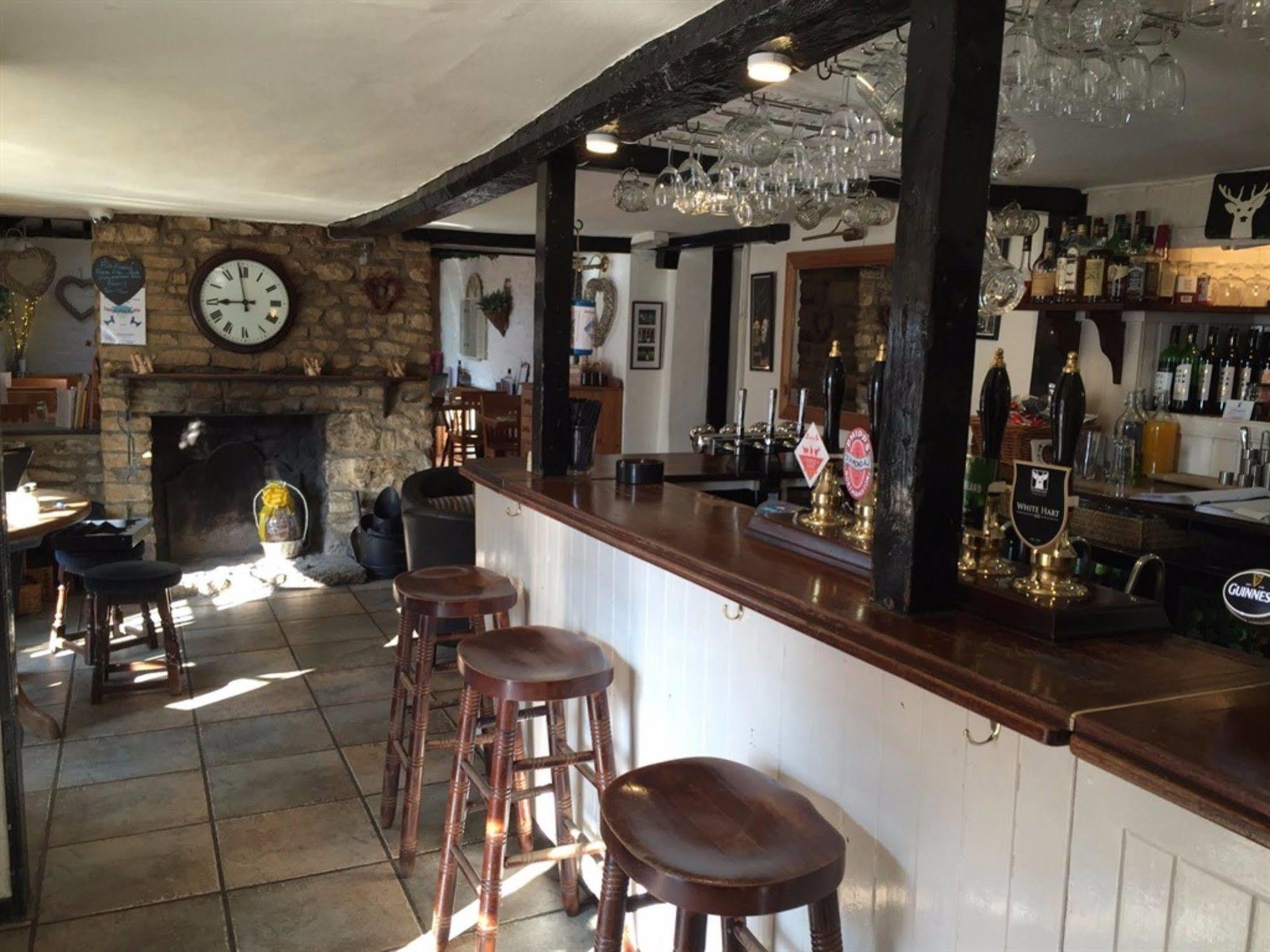 The White Hart Otel Sherington Dış mekan fotoğraf